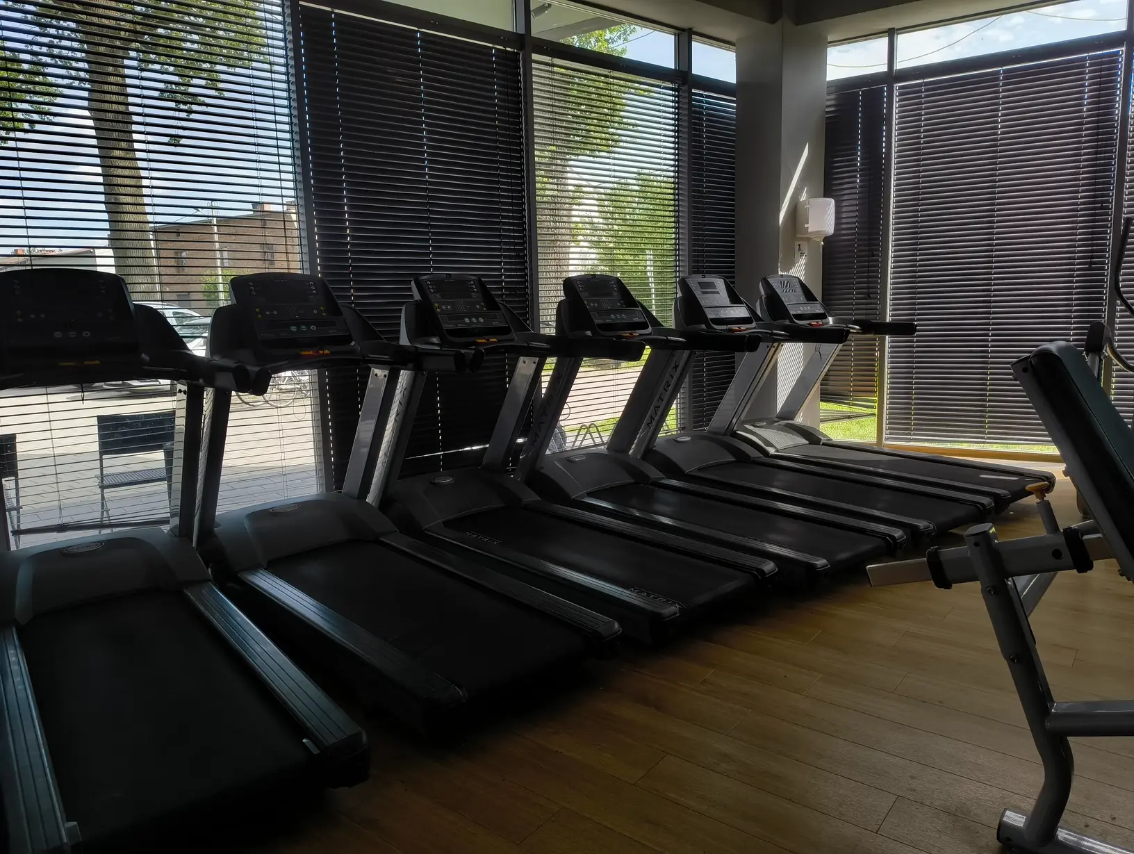 Maszyny cardio — bieżnie i orbitreki